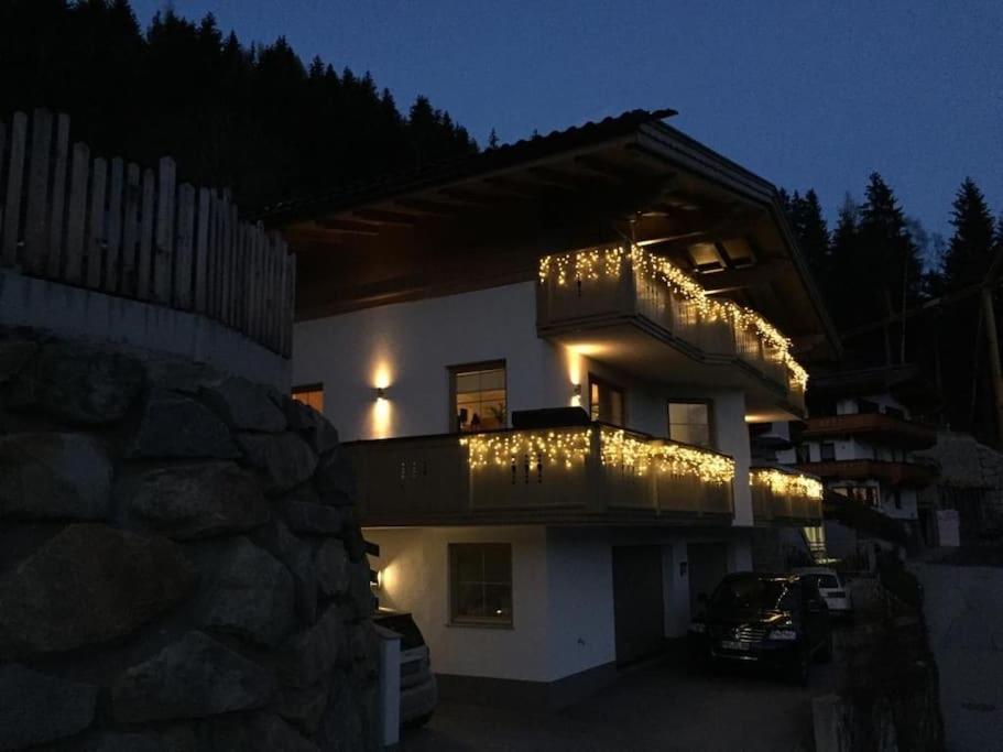 Ferienhaus Zillertal Panorama Blick Balkon Sauna Цельберг Экстерьер фото