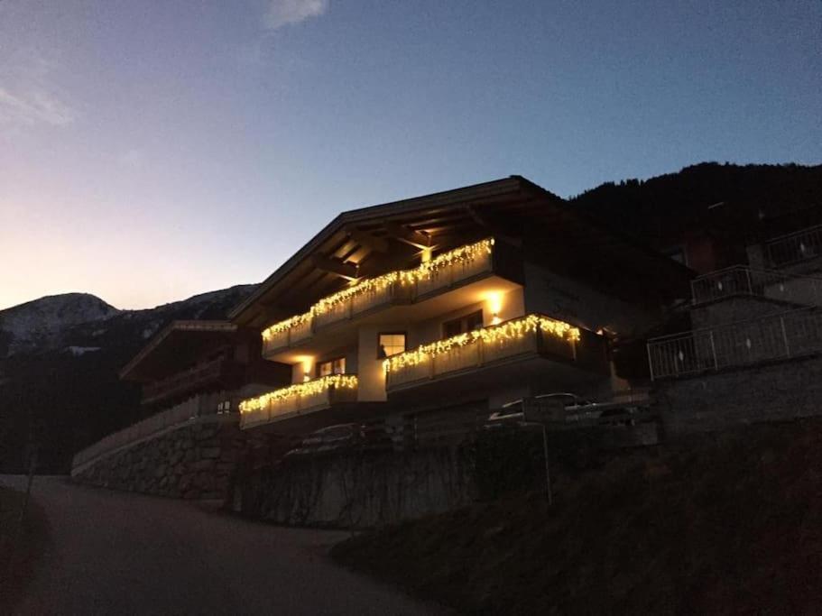 Ferienhaus Zillertal Panorama Blick Balkon Sauna Цельберг Экстерьер фото