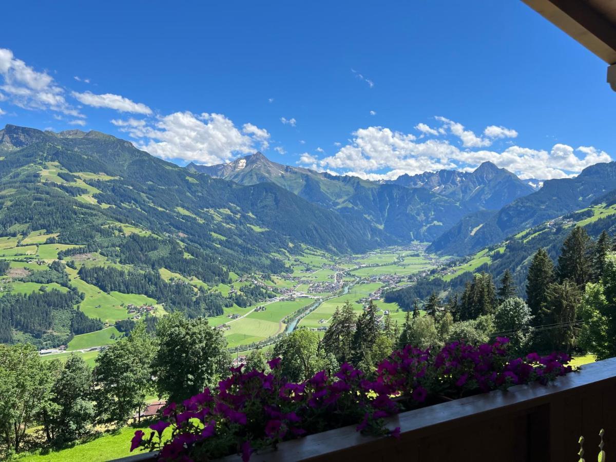 Ferienhaus Zillertal Panorama Blick Balkon Sauna Цельберг Экстерьер фото
